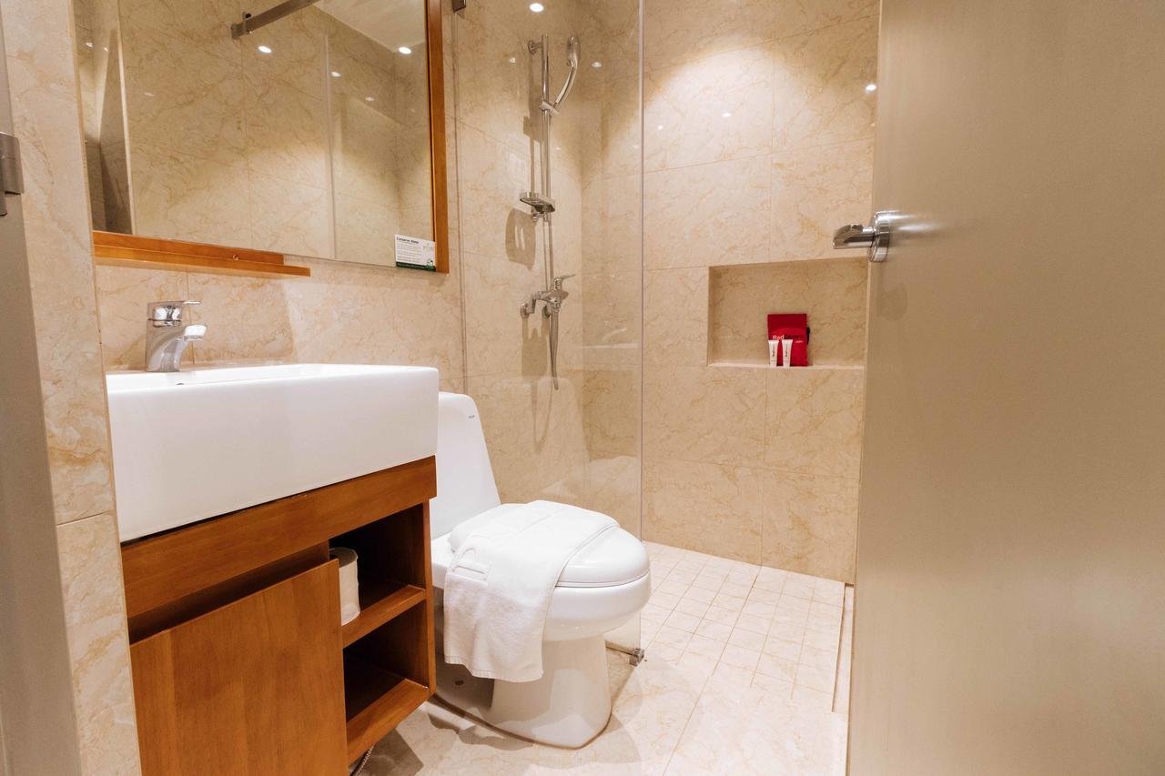 Reddoorz Premium @ South Triangle كويزون سيتي المظهر الخارجي الصورة