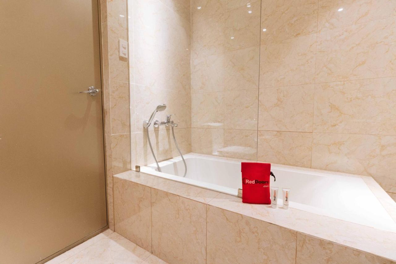 Reddoorz Premium @ South Triangle كويزون سيتي المظهر الخارجي الصورة