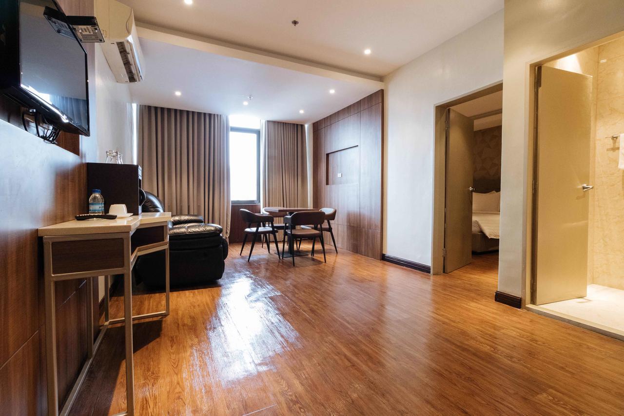 Reddoorz Premium @ South Triangle كويزون سيتي المظهر الخارجي الصورة