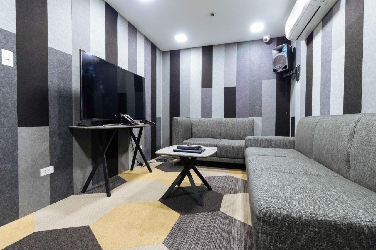 Reddoorz Premium @ South Triangle كويزون سيتي المظهر الخارجي الصورة