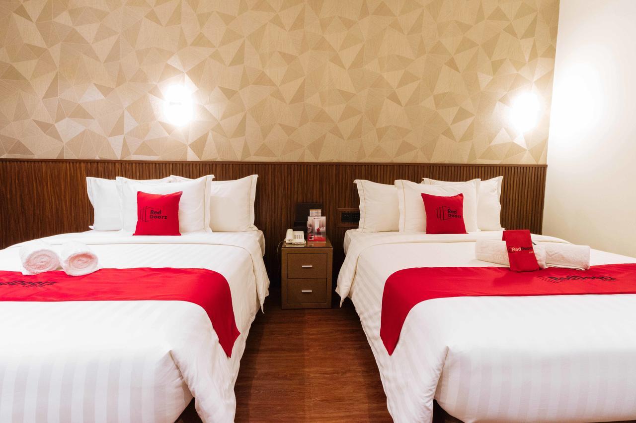 Reddoorz Premium @ South Triangle كويزون سيتي المظهر الخارجي الصورة