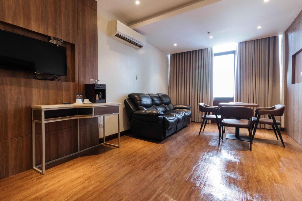 Reddoorz Premium @ South Triangle كويزون سيتي المظهر الخارجي الصورة