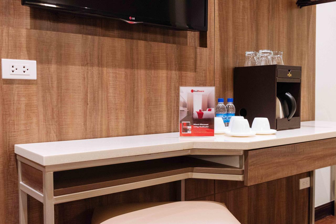 Reddoorz Premium @ South Triangle كويزون سيتي المظهر الخارجي الصورة