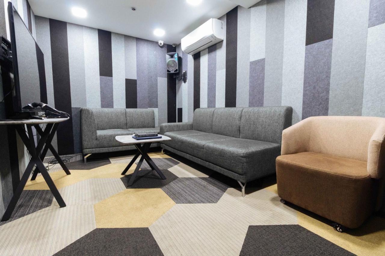 Reddoorz Premium @ South Triangle كويزون سيتي المظهر الخارجي الصورة
