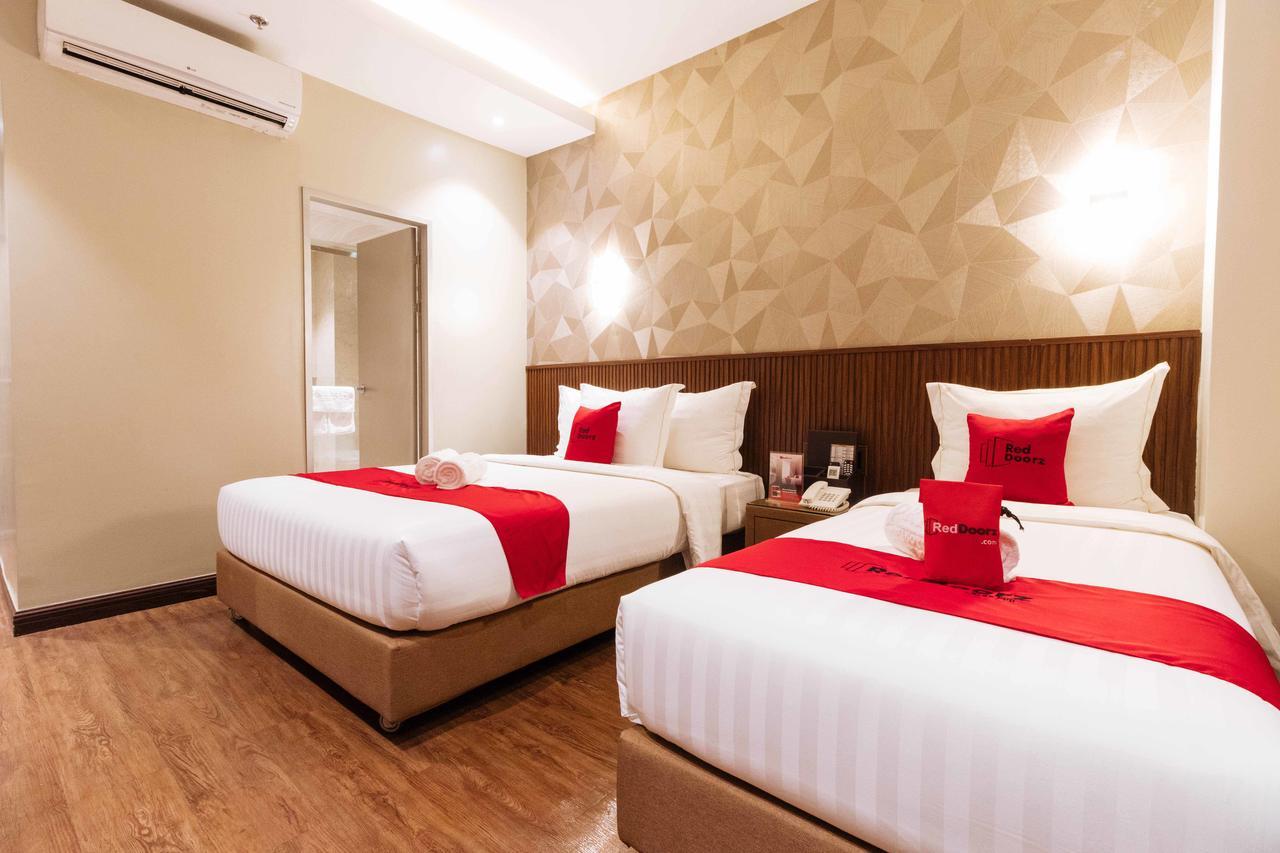 Reddoorz Premium @ South Triangle كويزون سيتي المظهر الخارجي الصورة