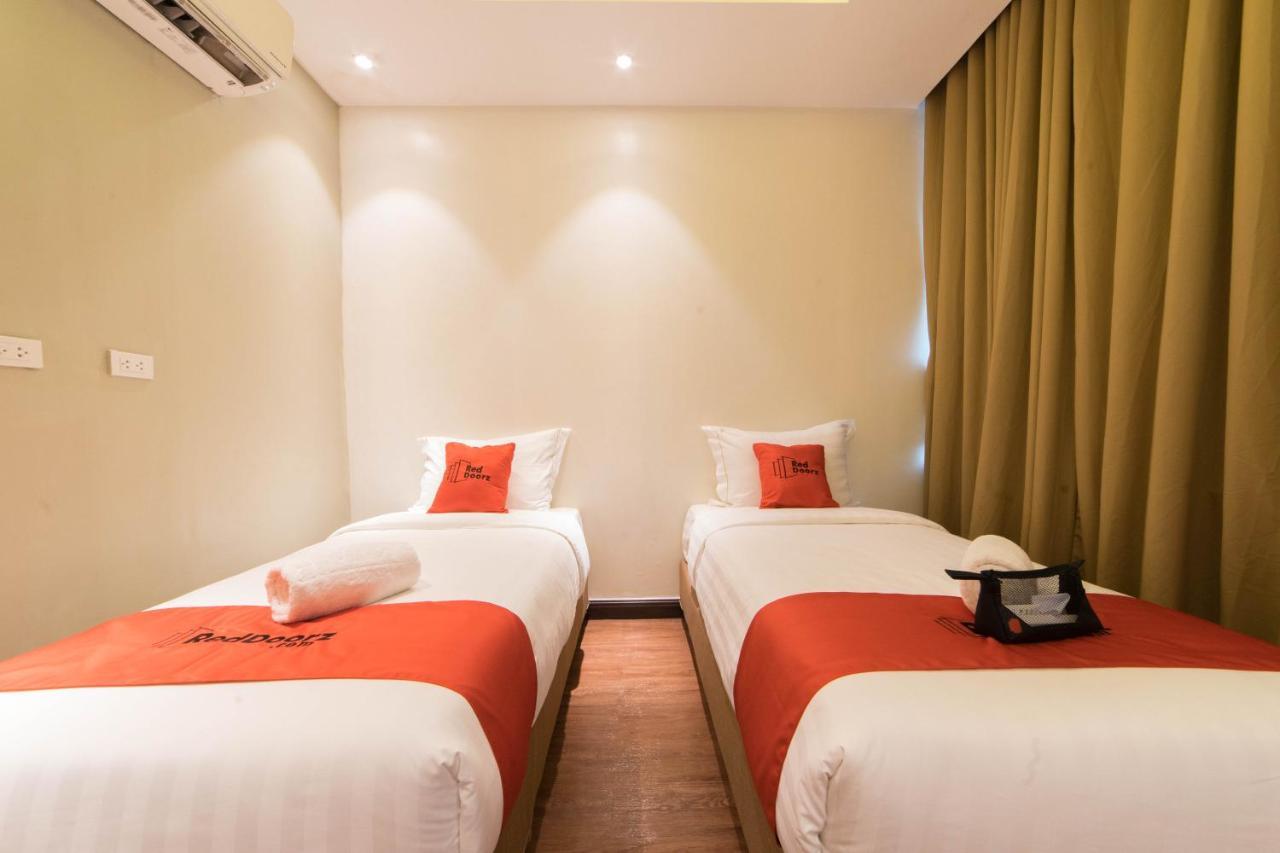 Reddoorz Premium @ South Triangle كويزون سيتي المظهر الخارجي الصورة