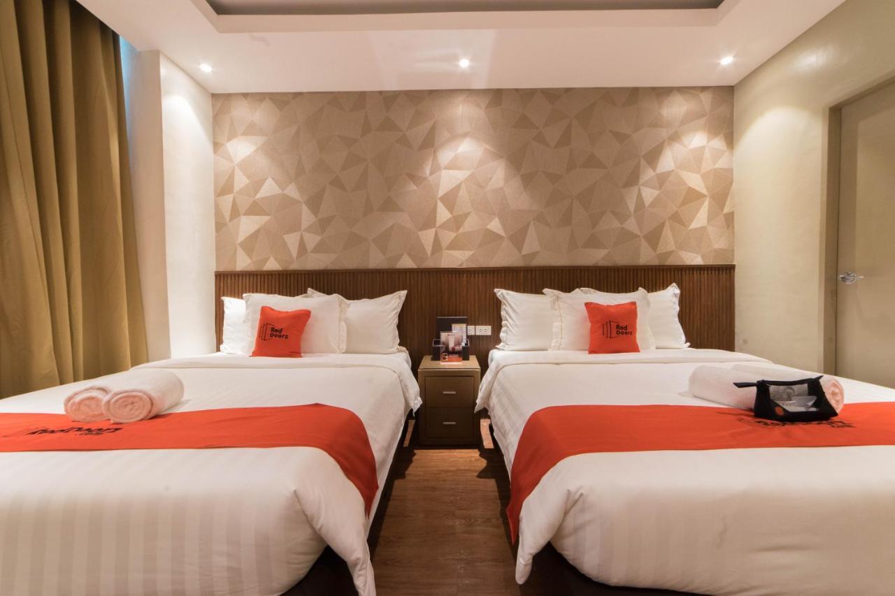 Reddoorz Premium @ South Triangle كويزون سيتي المظهر الخارجي الصورة