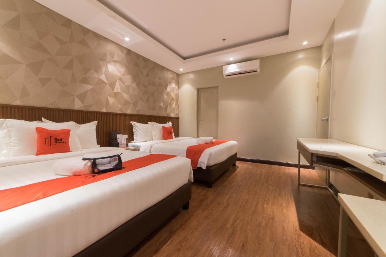 Reddoorz Premium @ South Triangle كويزون سيتي المظهر الخارجي الصورة