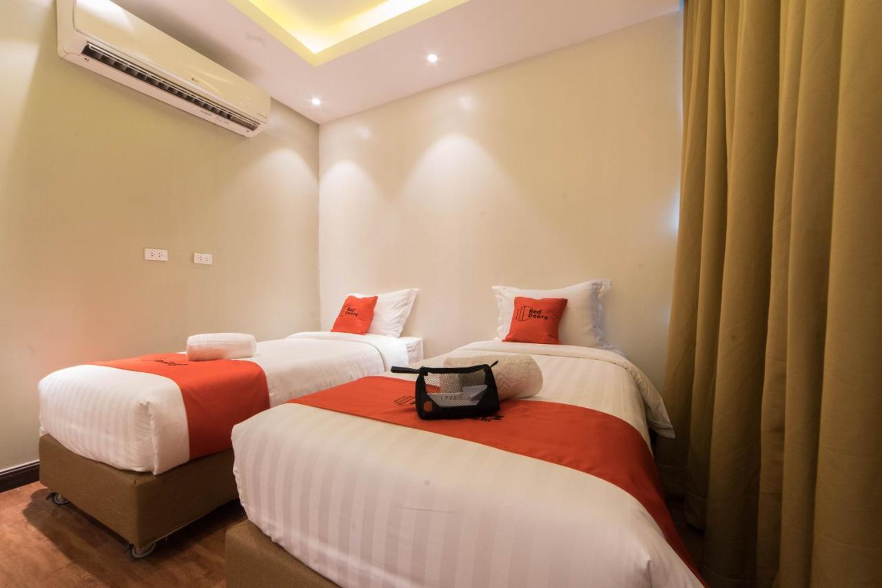 Reddoorz Premium @ South Triangle كويزون سيتي المظهر الخارجي الصورة