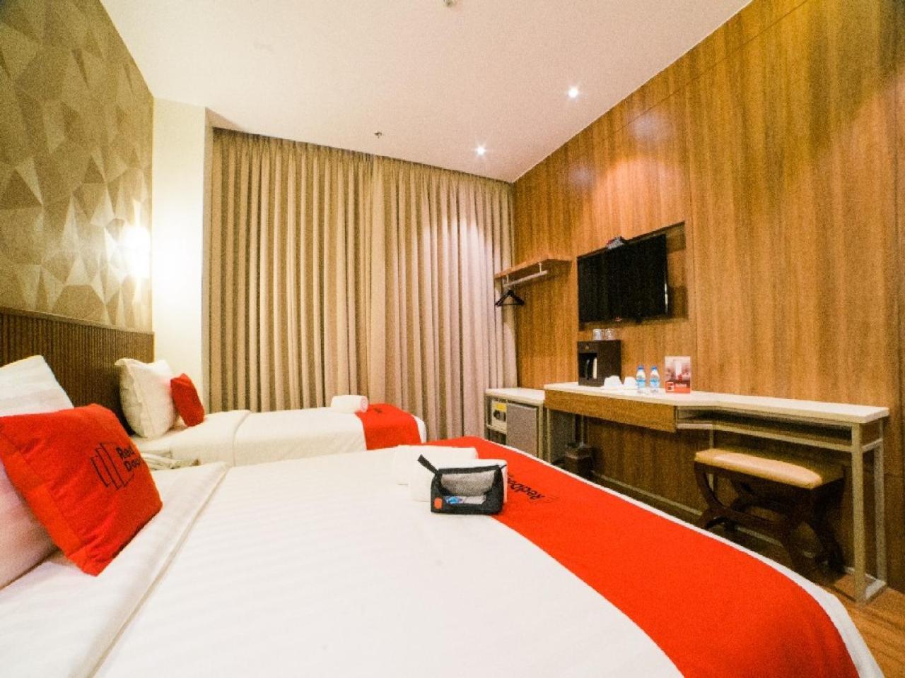 Reddoorz Premium @ South Triangle كويزون سيتي المظهر الخارجي الصورة