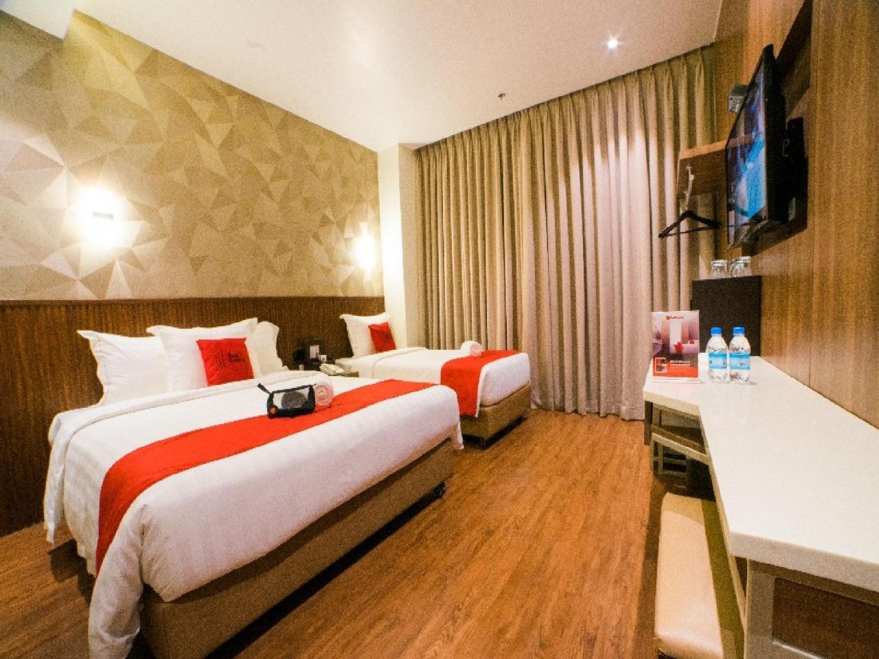 Reddoorz Premium @ South Triangle كويزون سيتي المظهر الخارجي الصورة