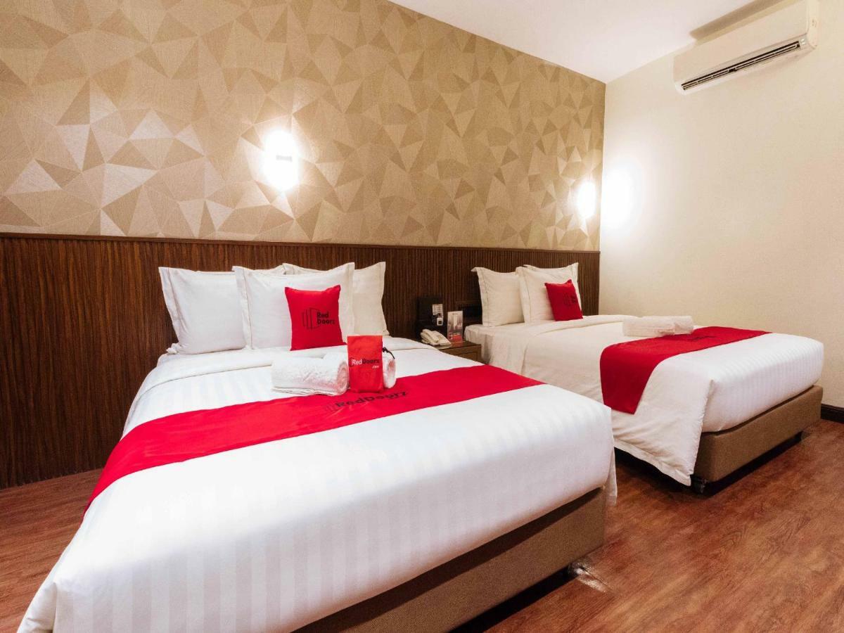 Reddoorz Premium @ South Triangle كويزون سيتي المظهر الخارجي الصورة