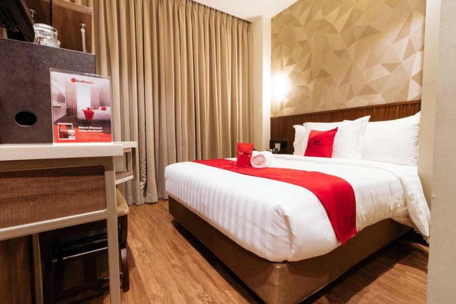 Reddoorz Premium @ South Triangle كويزون سيتي المظهر الخارجي الصورة