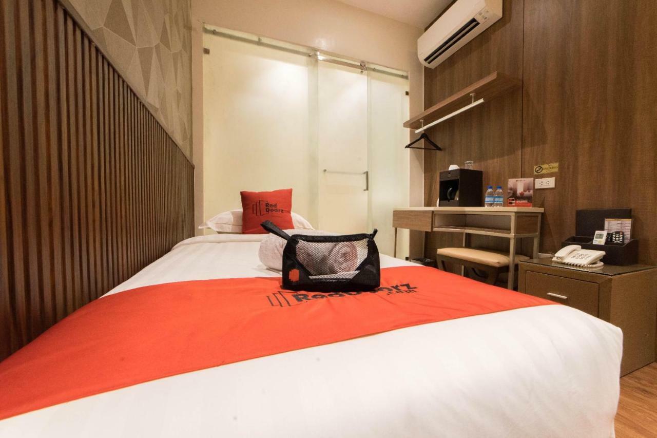 Reddoorz Premium @ South Triangle كويزون سيتي المظهر الخارجي الصورة