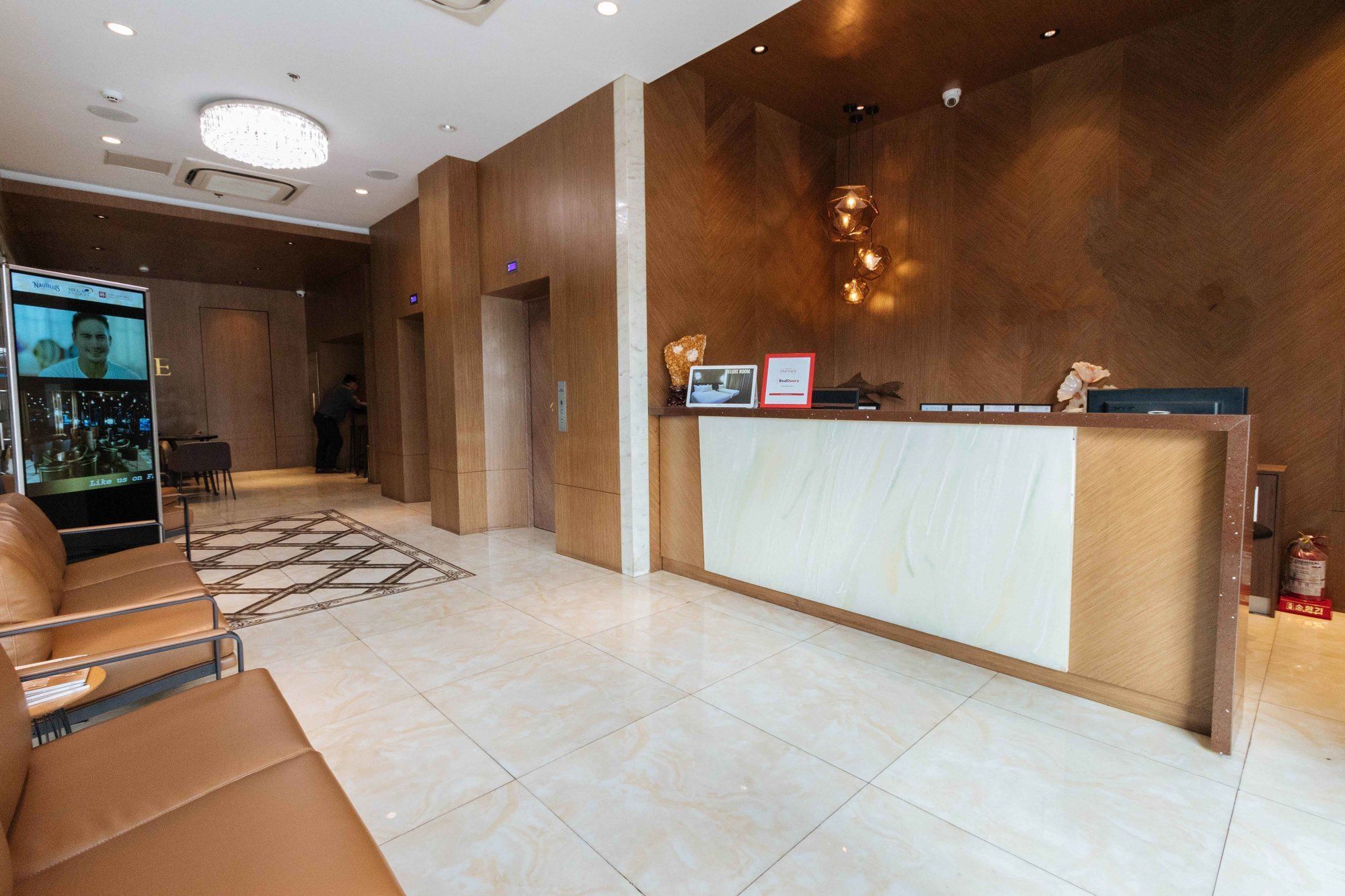 Reddoorz Premium @ South Triangle كويزون سيتي المظهر الخارجي الصورة