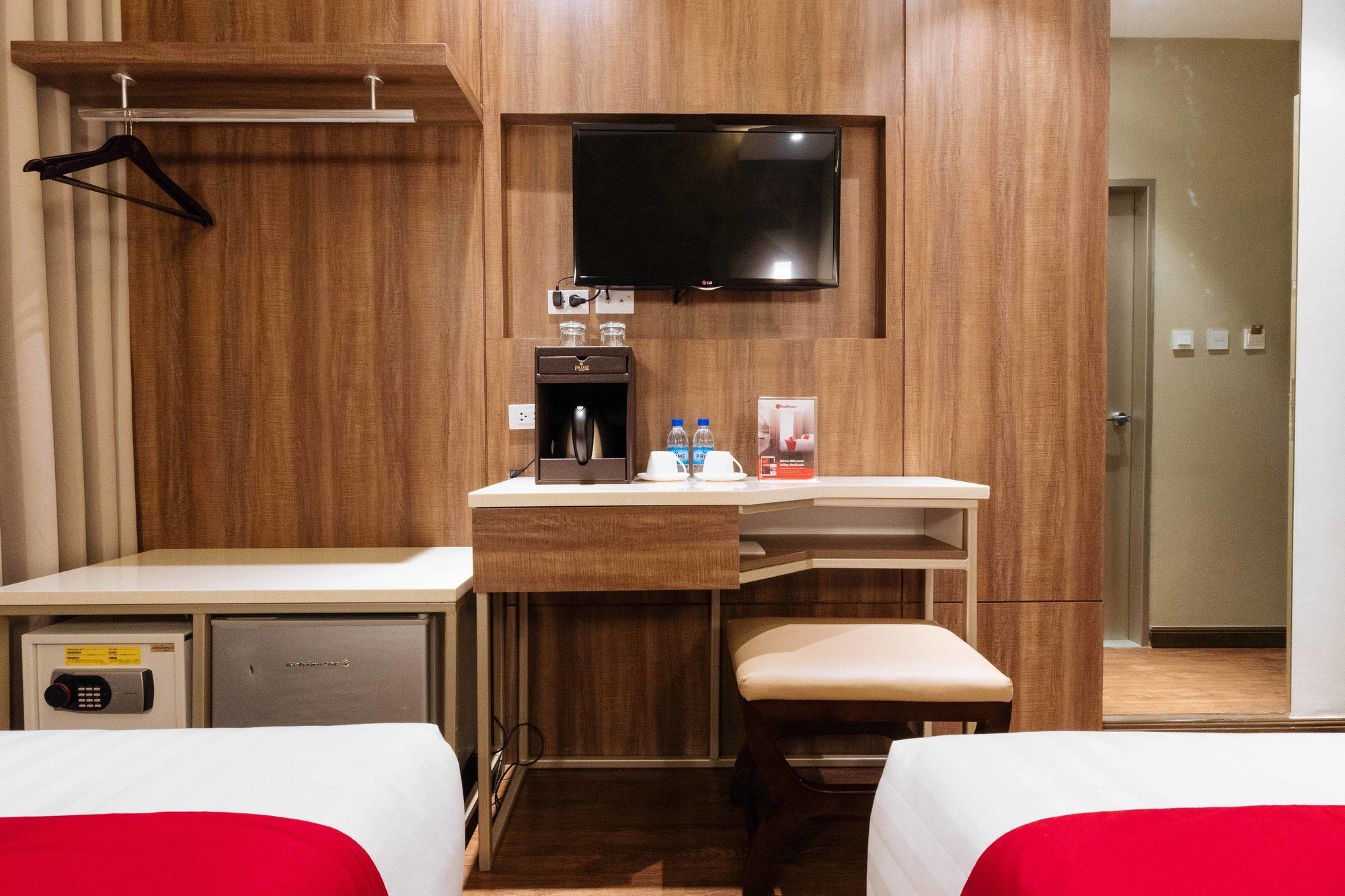 Reddoorz Premium @ South Triangle كويزون سيتي المظهر الخارجي الصورة