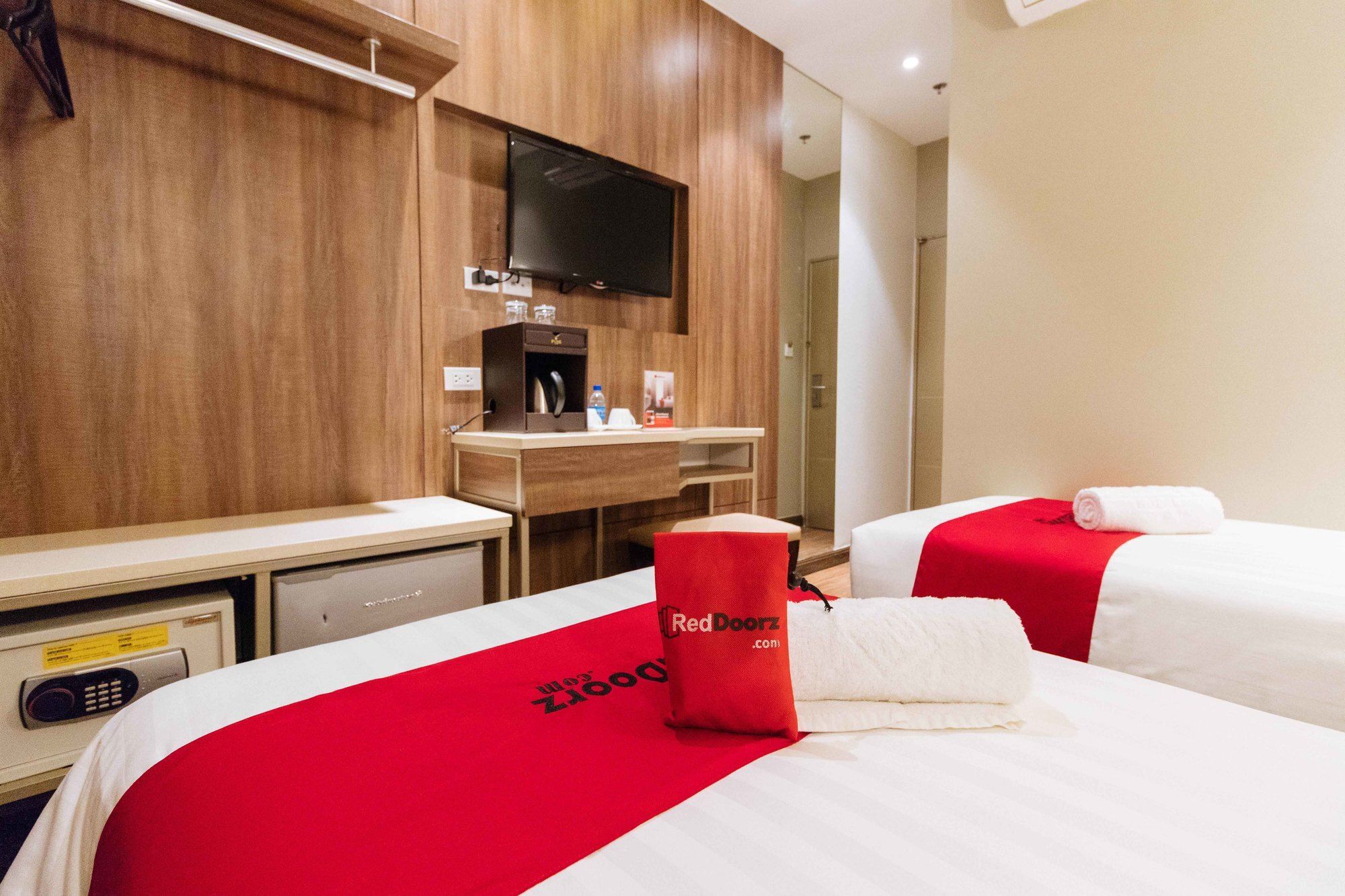 Reddoorz Premium @ South Triangle كويزون سيتي المظهر الخارجي الصورة
