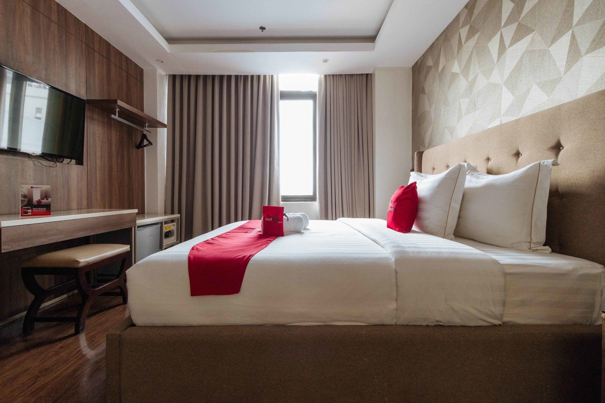 Reddoorz Premium @ South Triangle كويزون سيتي المظهر الخارجي الصورة