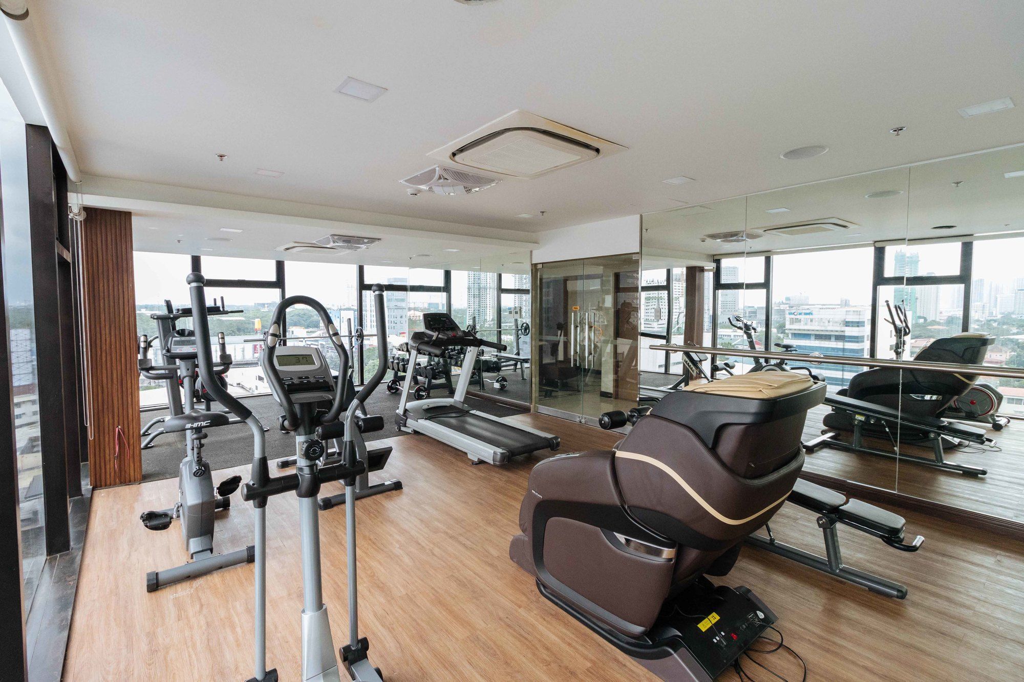 Reddoorz Premium @ South Triangle كويزون سيتي المظهر الخارجي الصورة