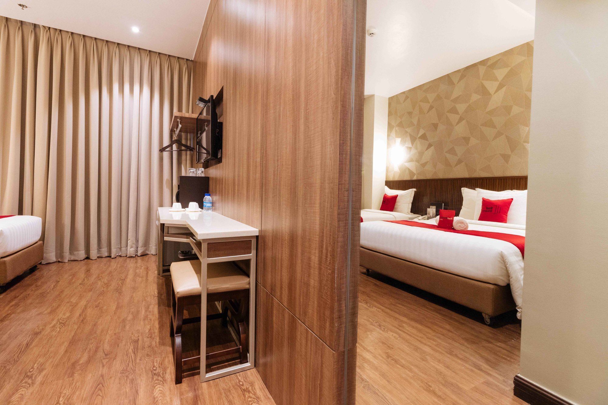 Reddoorz Premium @ South Triangle كويزون سيتي المظهر الخارجي الصورة