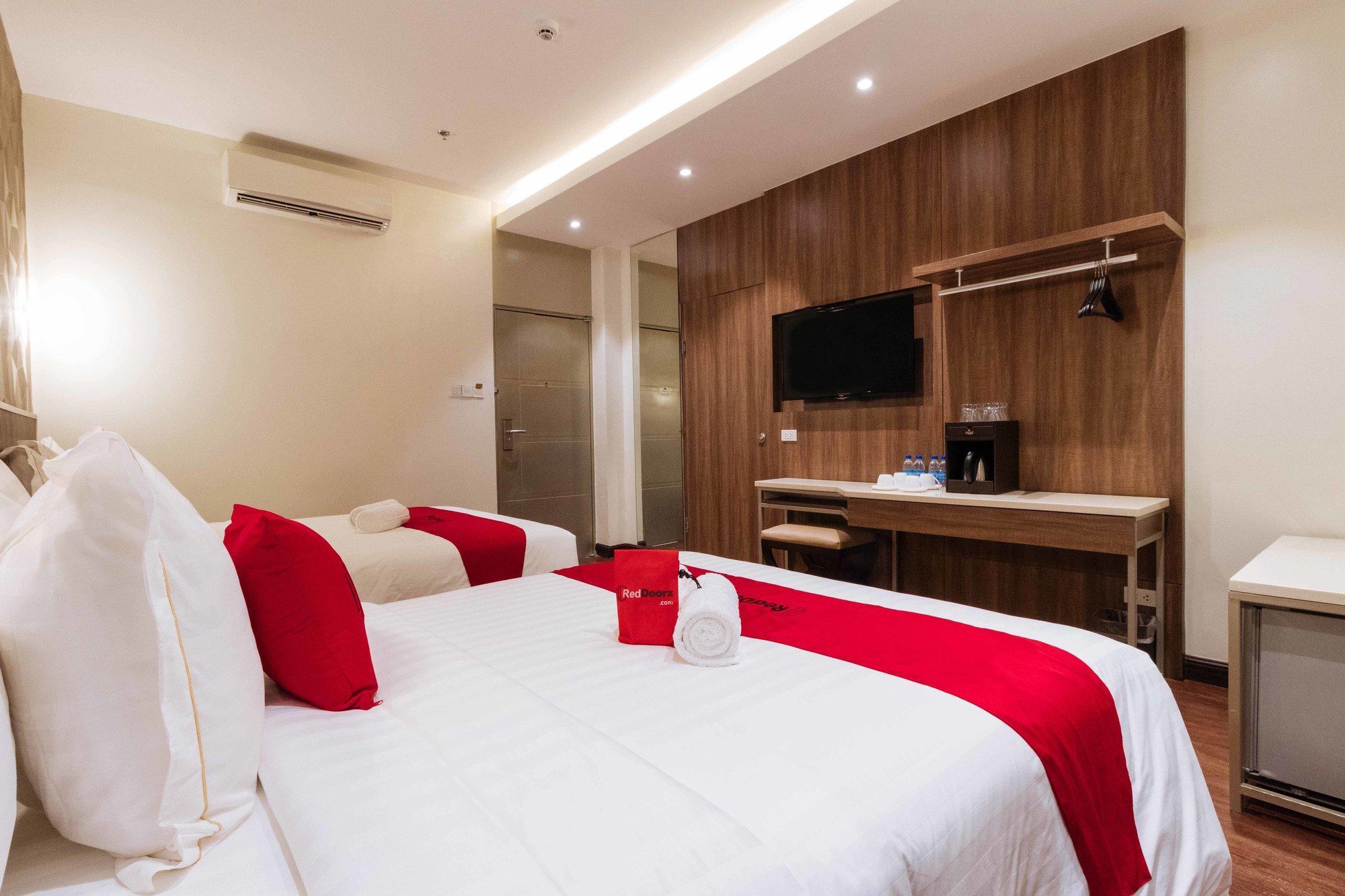 Reddoorz Premium @ South Triangle كويزون سيتي المظهر الخارجي الصورة