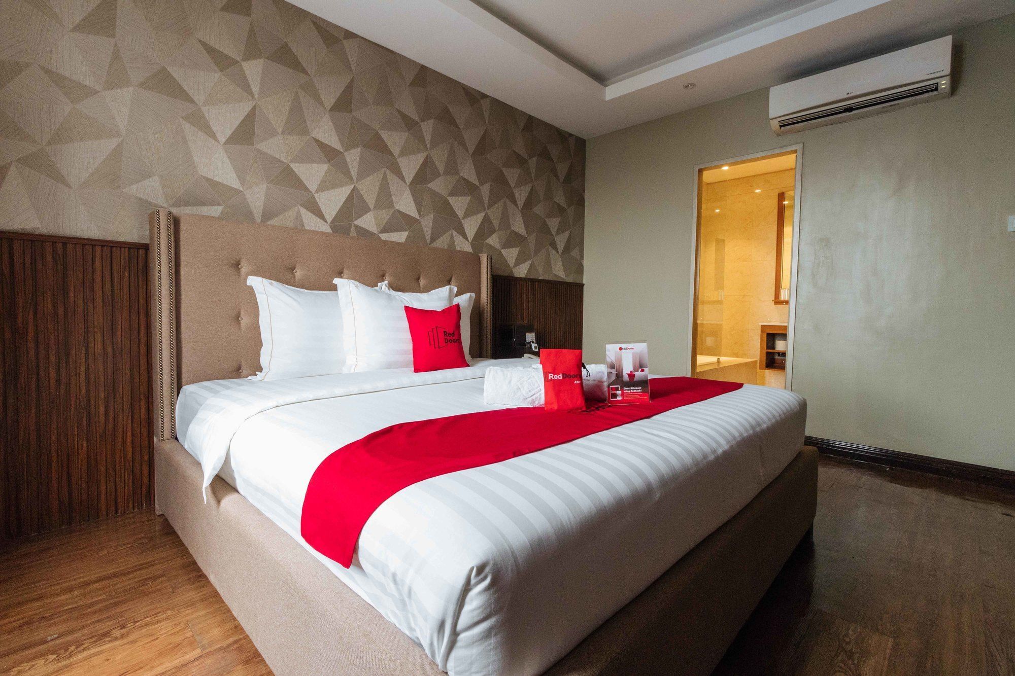 Reddoorz Premium @ South Triangle كويزون سيتي المظهر الخارجي الصورة